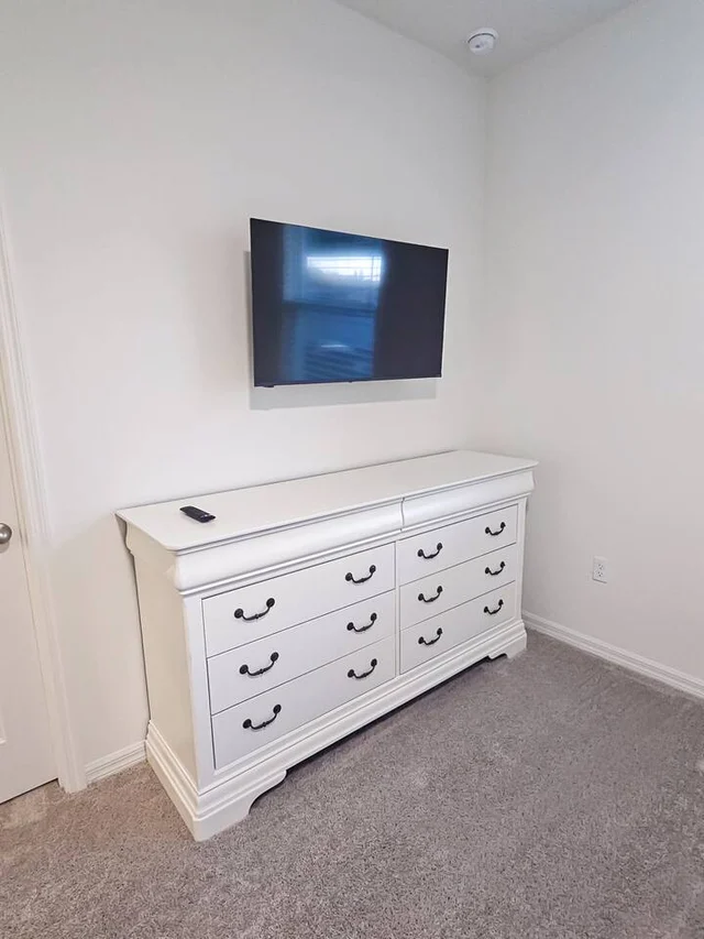 Bedroom 1 image 1