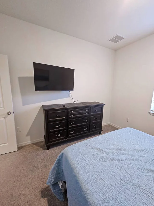 Bedroom 3 image 1