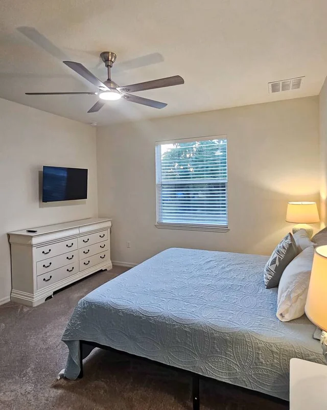 Bedroom 2 image 1