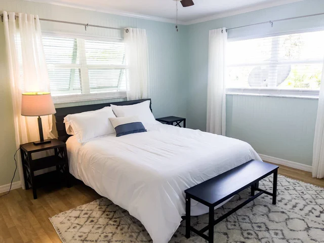 Bedroom 5 image 1