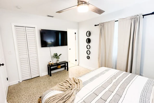 Bedroom 2 image 1