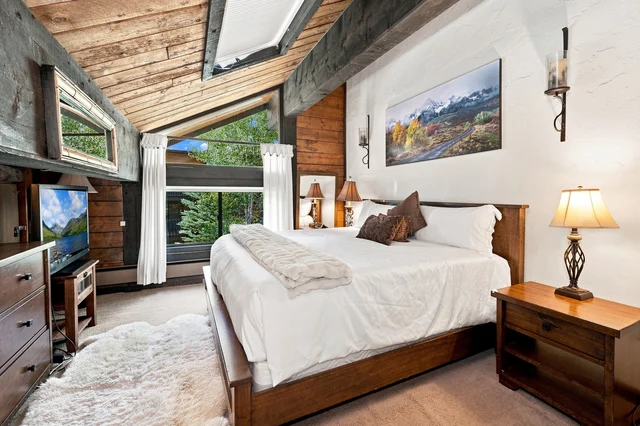 Bedroom 1 image 1