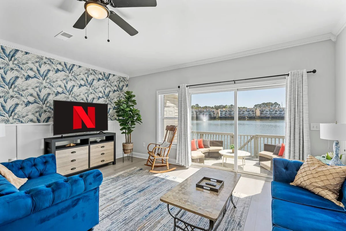 Live on the Water Lake Palmetto Palm w/ Patio - 10Min to Downtown & Beaches property photo 1