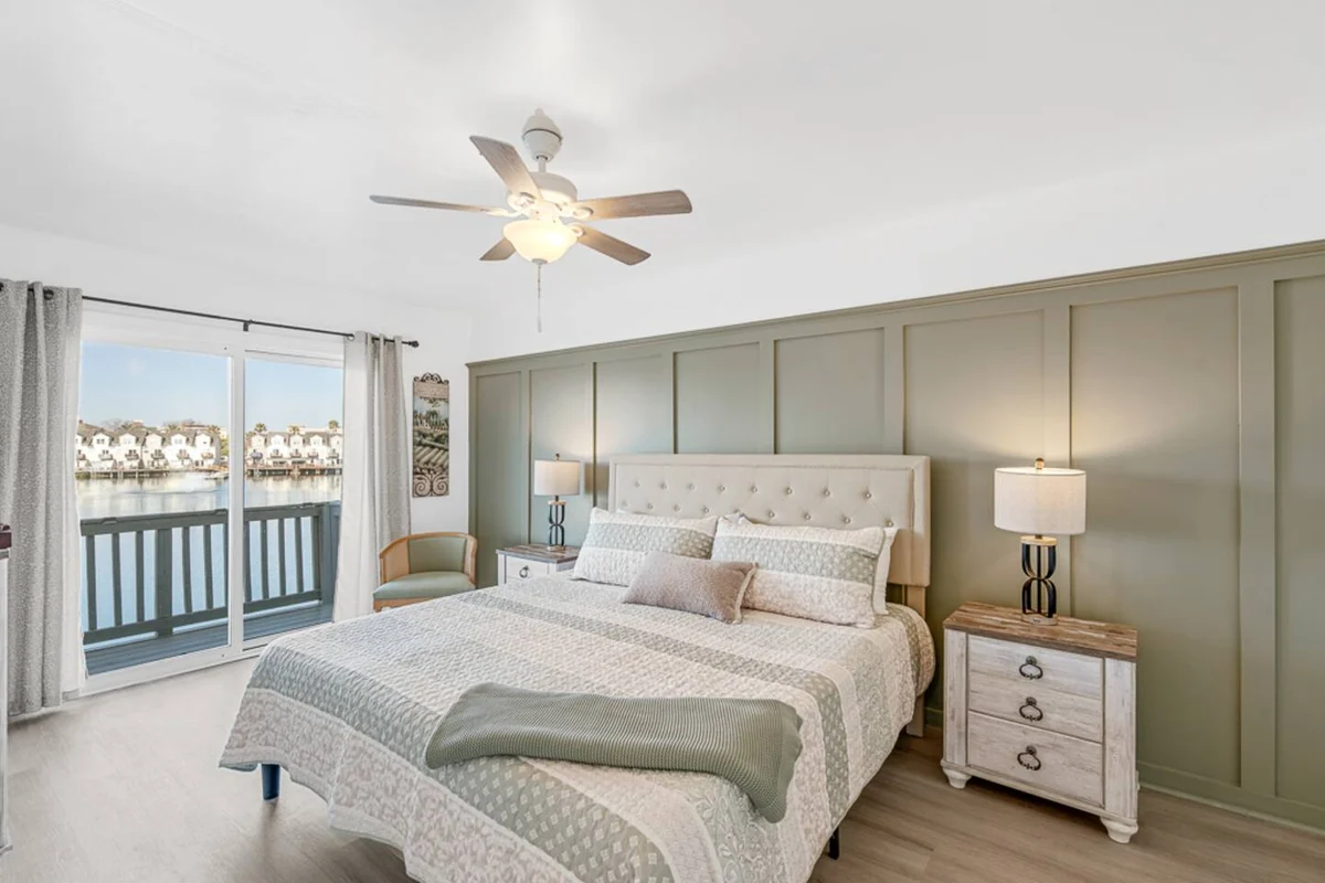 Sunset Serenity, Waterfront, 10Min - KingSt & Beach property photo 5
