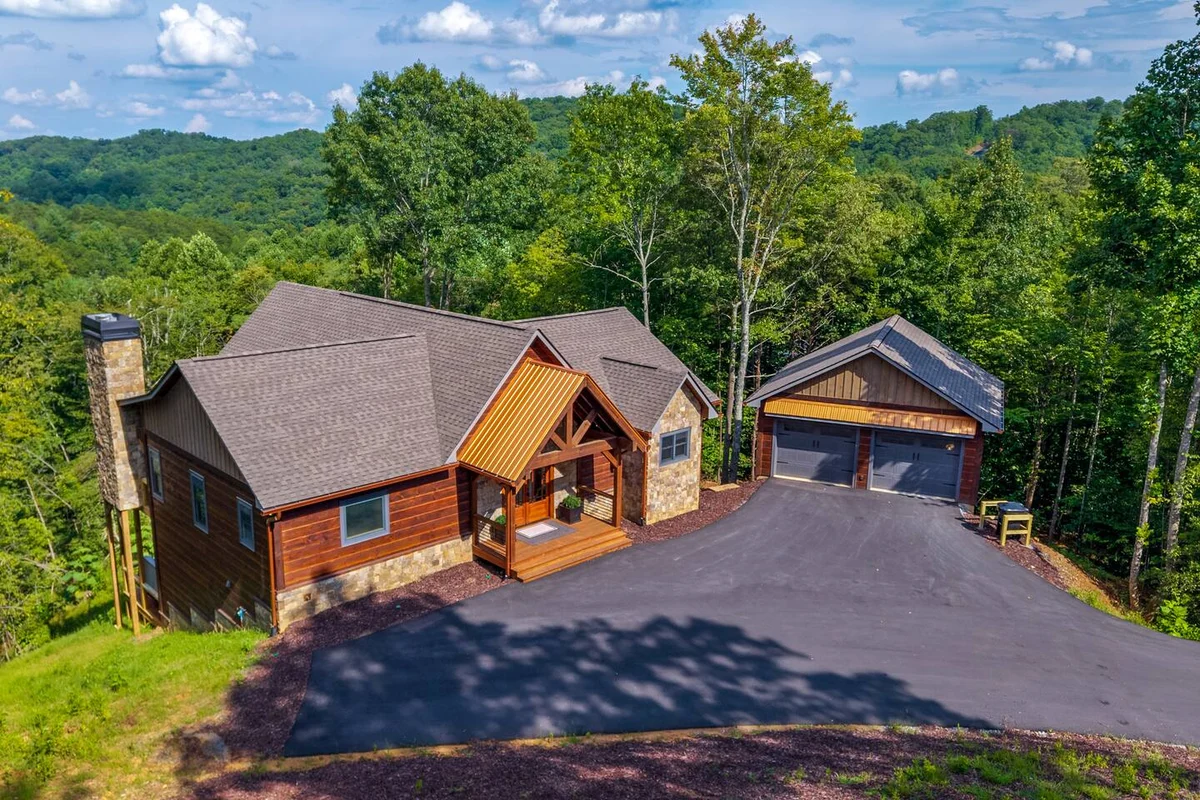 Property in Blue Ridge property photo 5