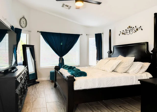 Bedroom 1 image 1