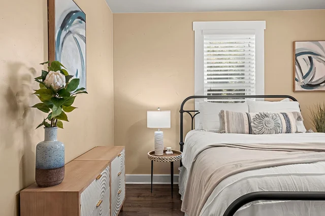 Bedroom 1 image 1