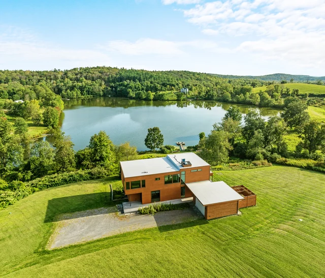Wander Hillsdale Lakeside property photo 4