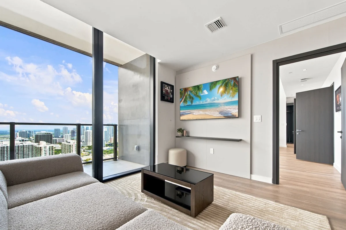 Condo in Miami property photo 5