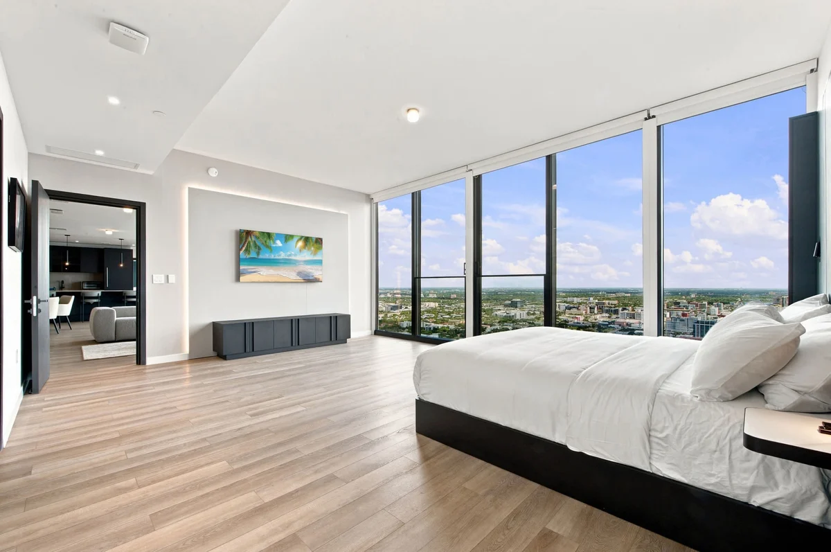 Condo in Miami property photo 2