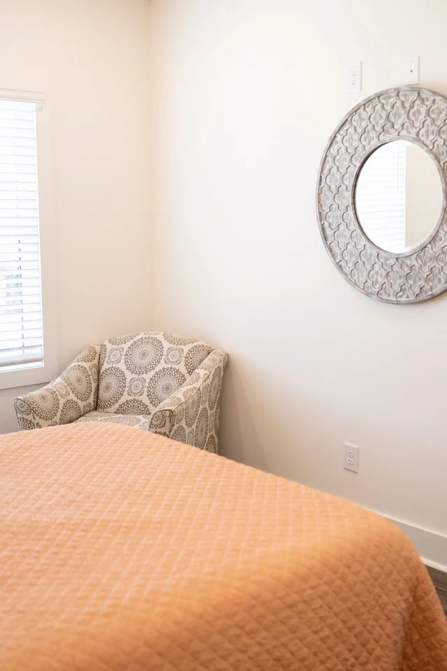Bedroom 5 image 1
