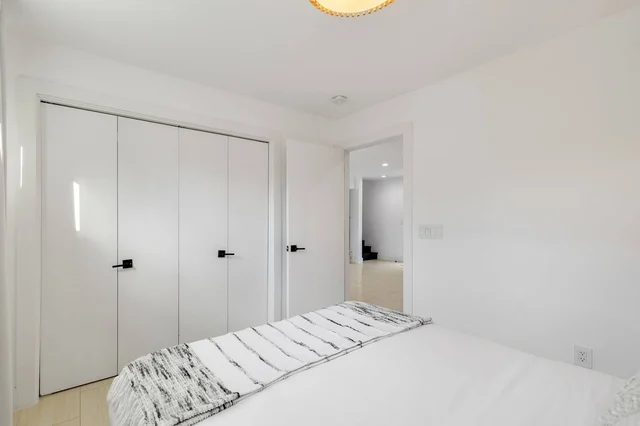 Bedroom 2 image 1
