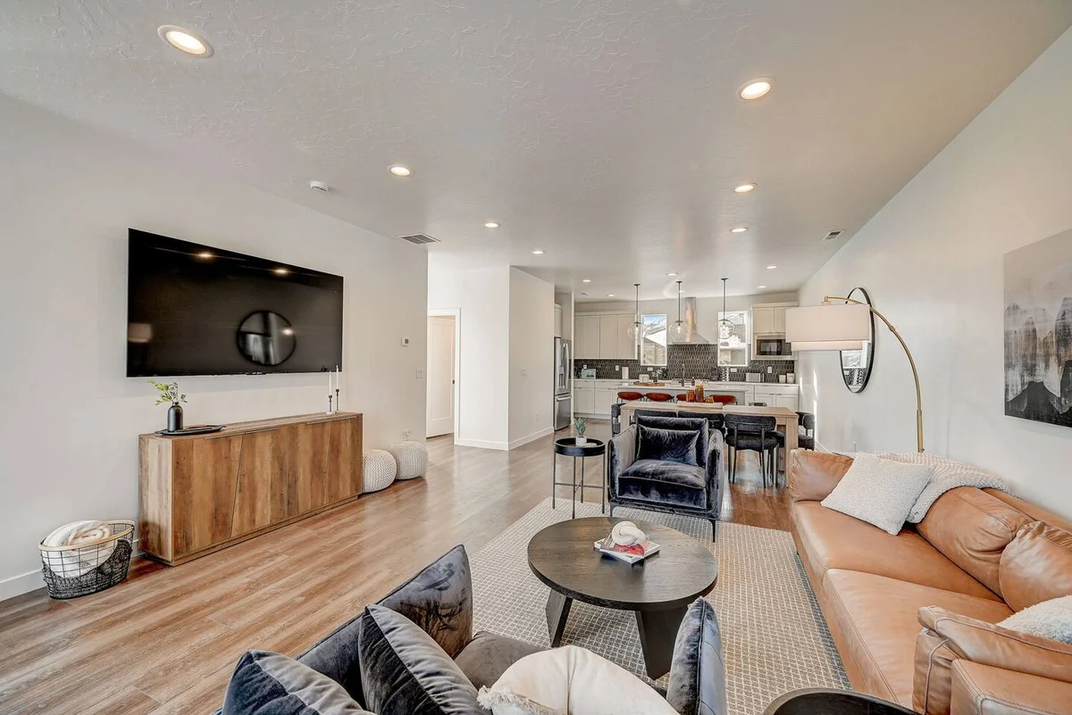 New Lux Mountain Townhome – 12 Min From Snowbasin property photo 1