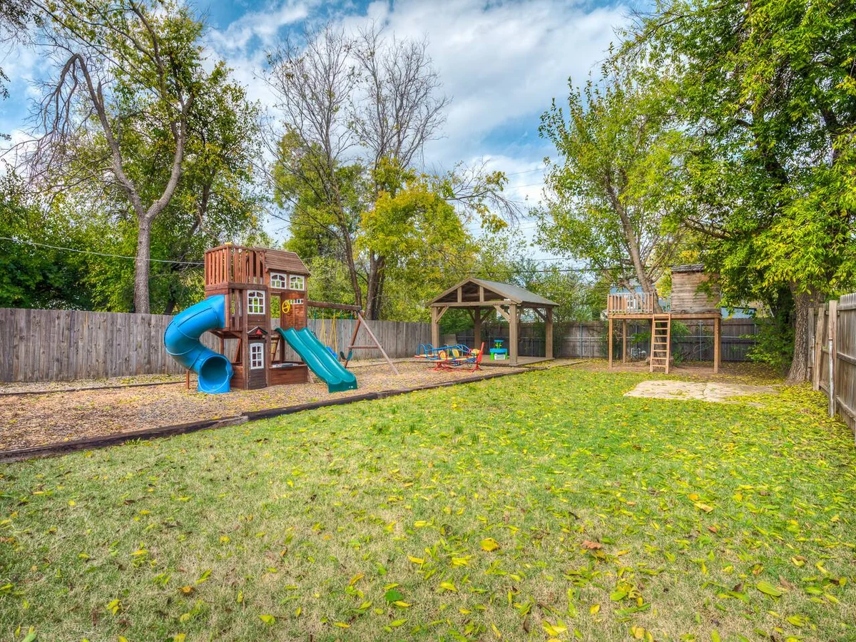 Home in Oklahoma City property photo 3
