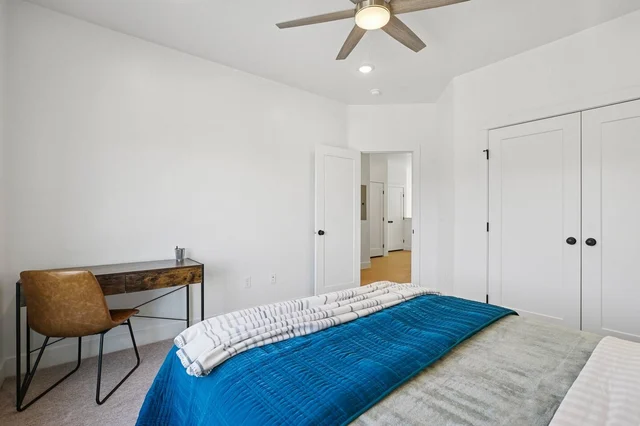 Bedroom 5 image 1
