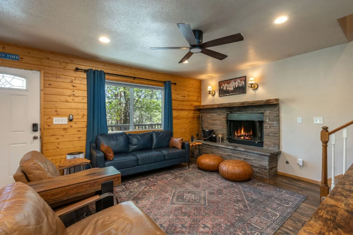 Pups and Pine Lodge, w/ BBQ Deck, Hot tub & Games property photo 5