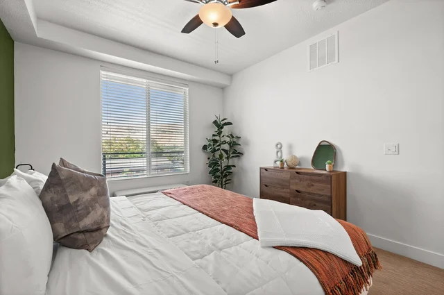 Bedroom 1 image 1