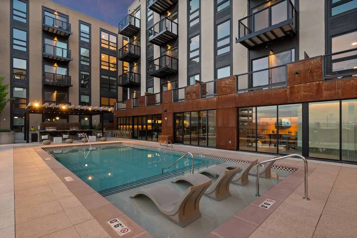 Luxury Retreat - Pool, Sauna, Parking property photo 2