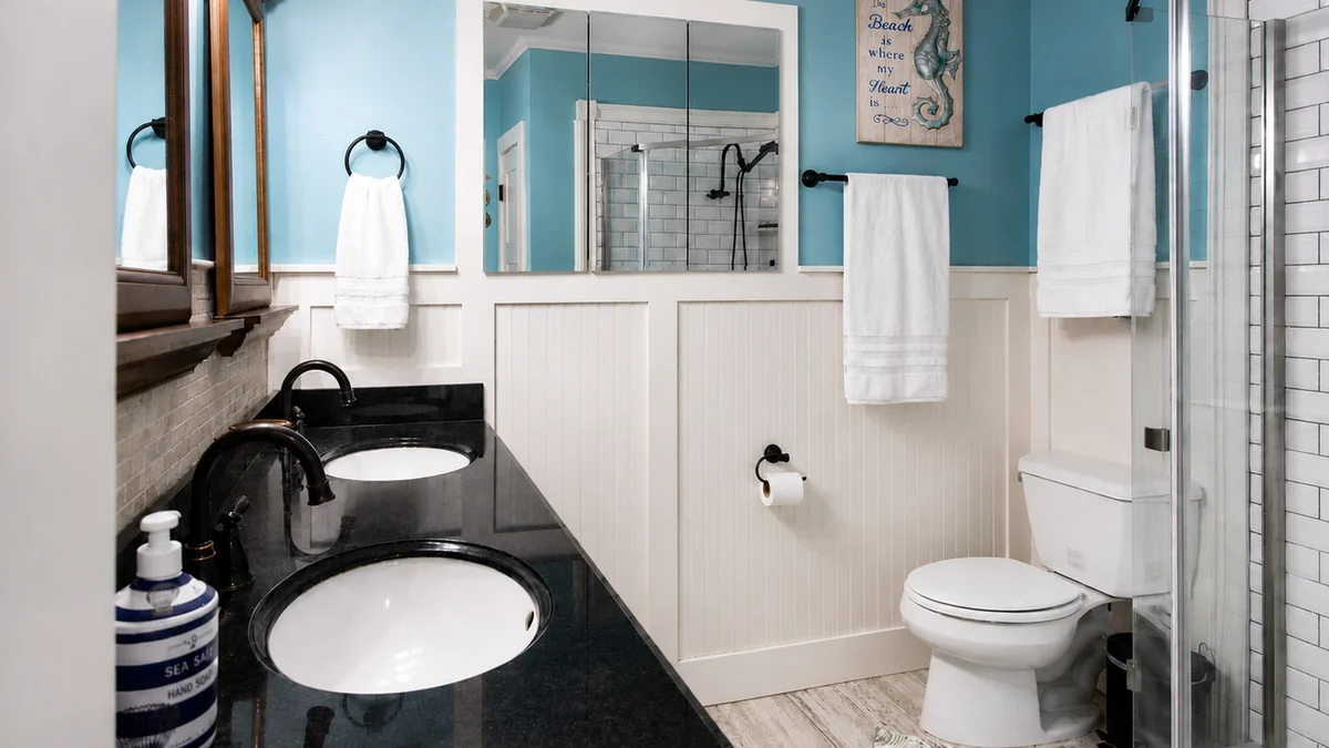 Bathroom 1 image 1