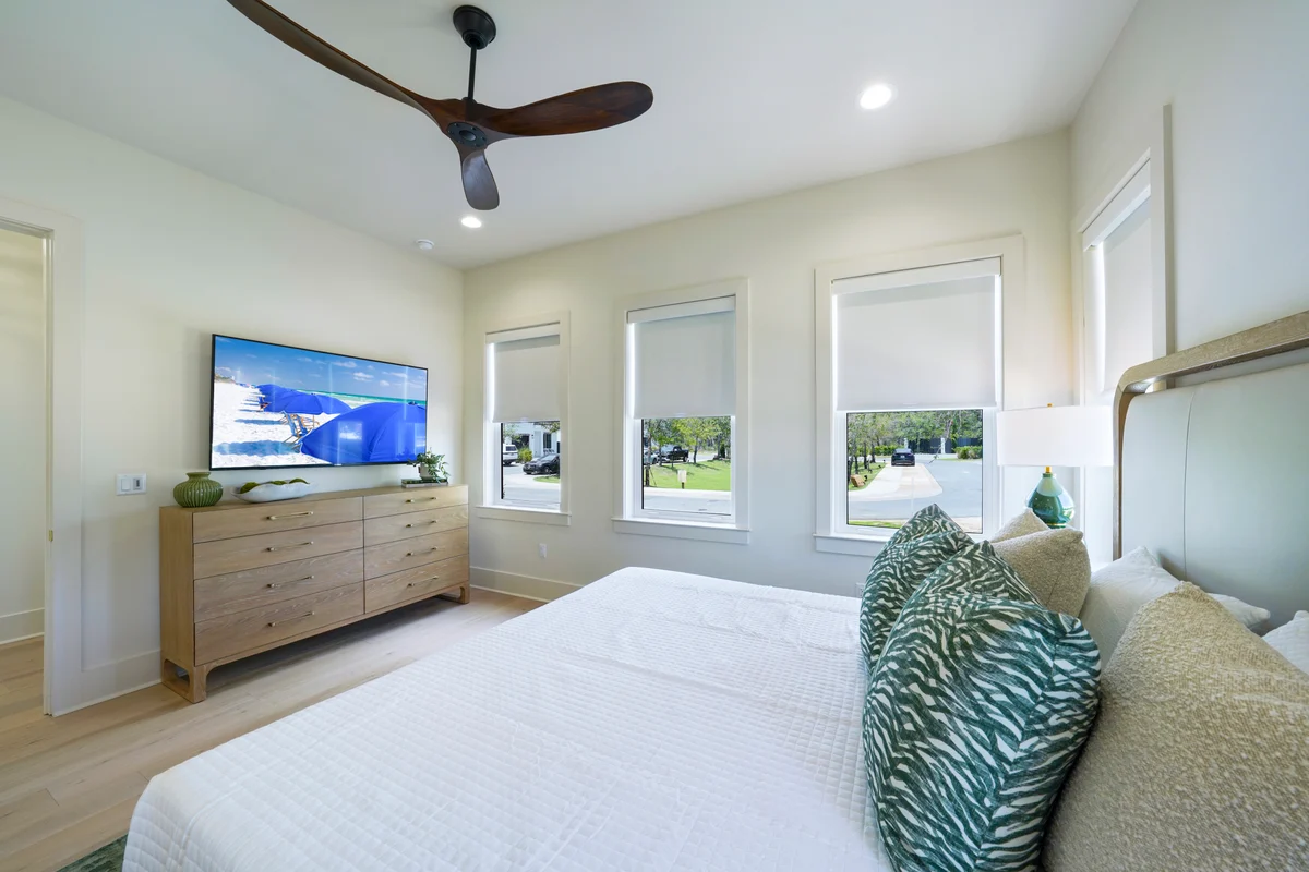 Bedroom 1 image 1