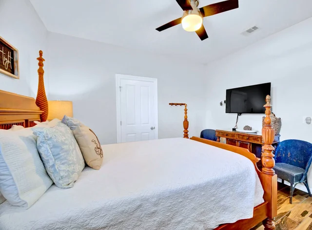 Bedroom 3 image 1