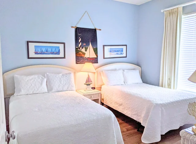 King Bed with 1 Twin over Twin bunk built in image 1