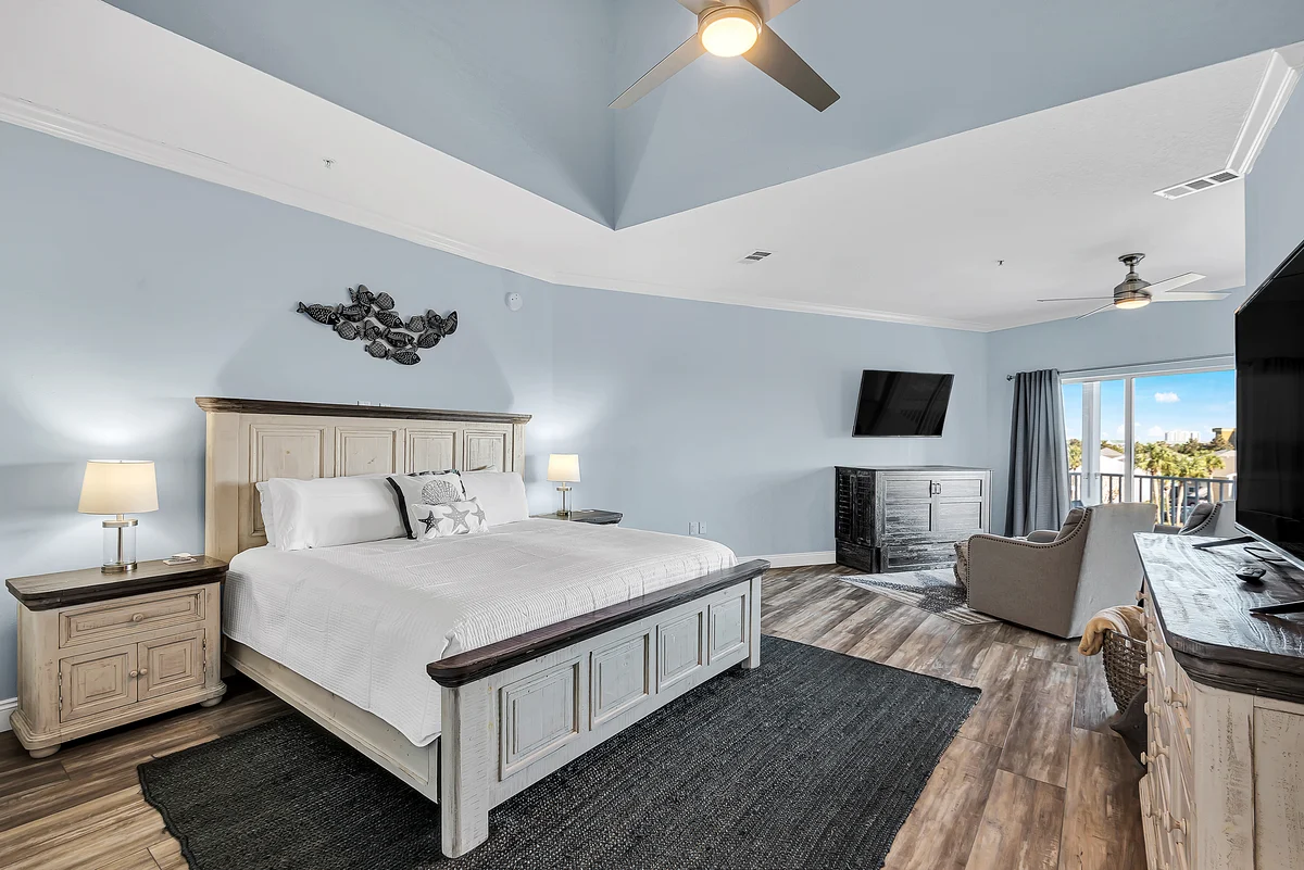King Bed image 1