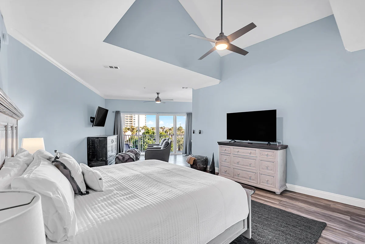 King Bed image 1