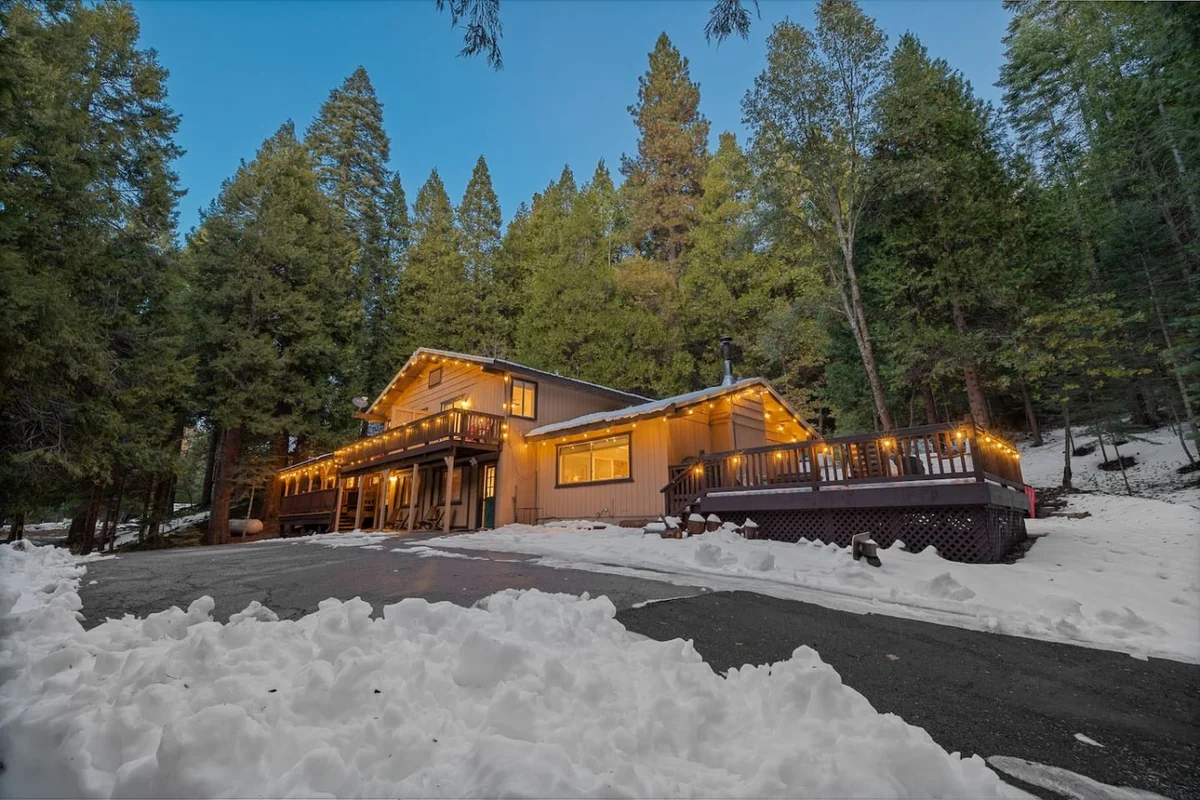 Home in Oakhurst property photo 2