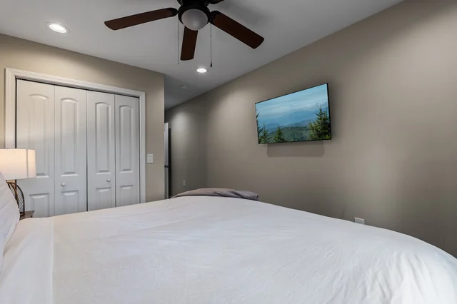 Bedroom 7 image 1