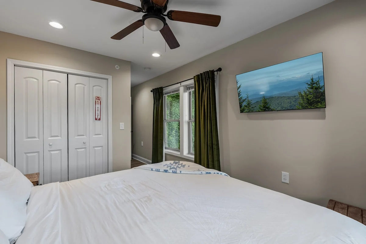 Bedroom 2 image 1