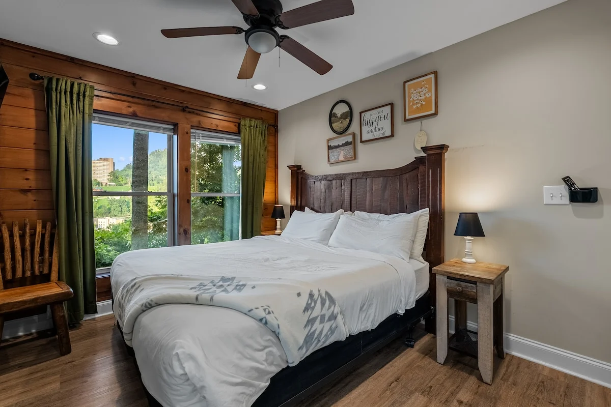 Bedroom 1 image 1