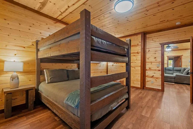 Bedroom 1 image 1