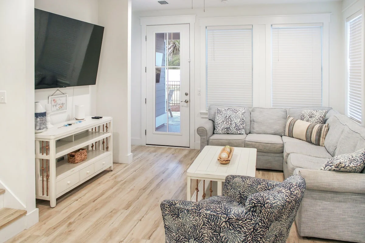 Living Room image 1