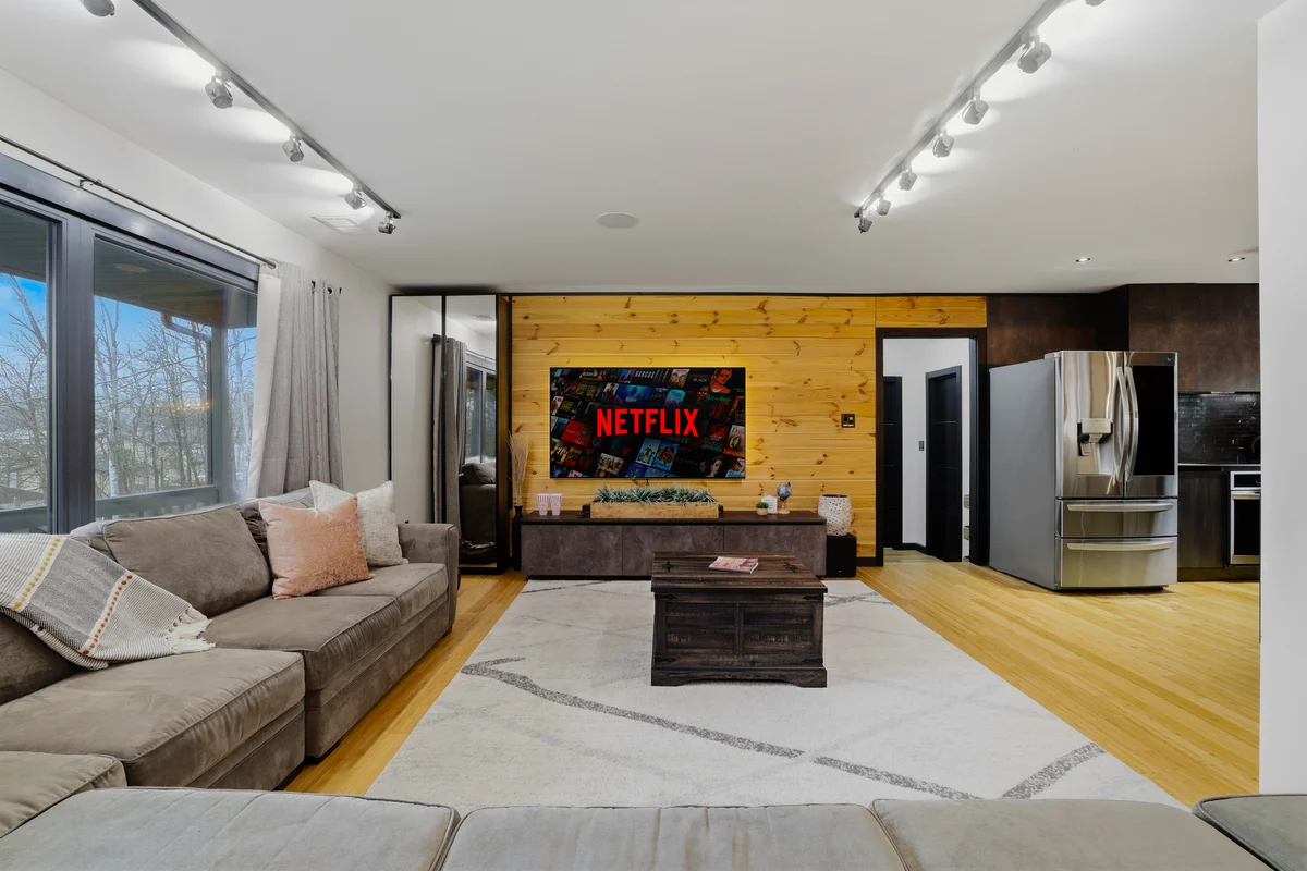 Luxury Sauna Hot tub Zen Room Game Room property photo 5