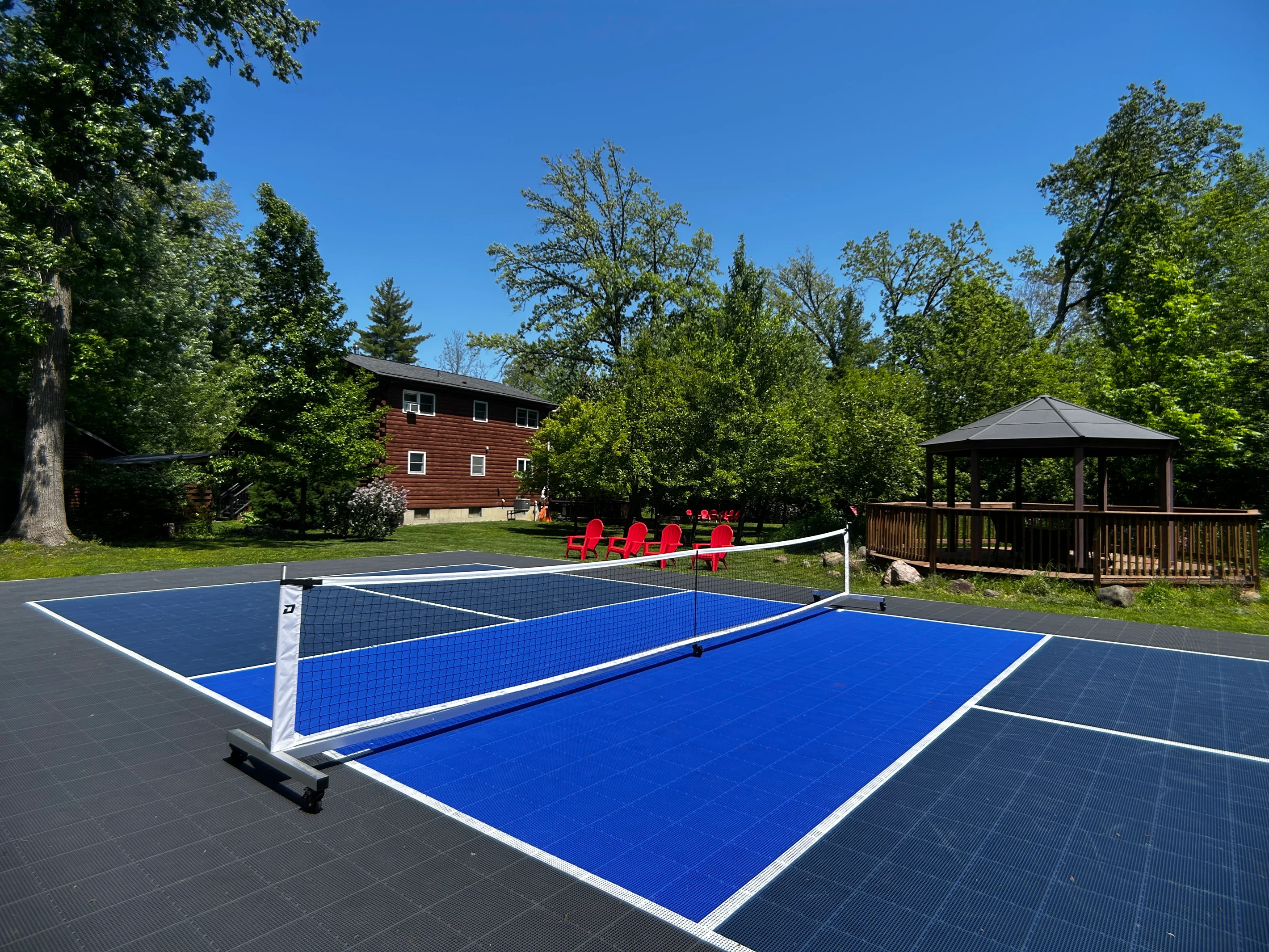 Pickleball court at Deer Run Lodge