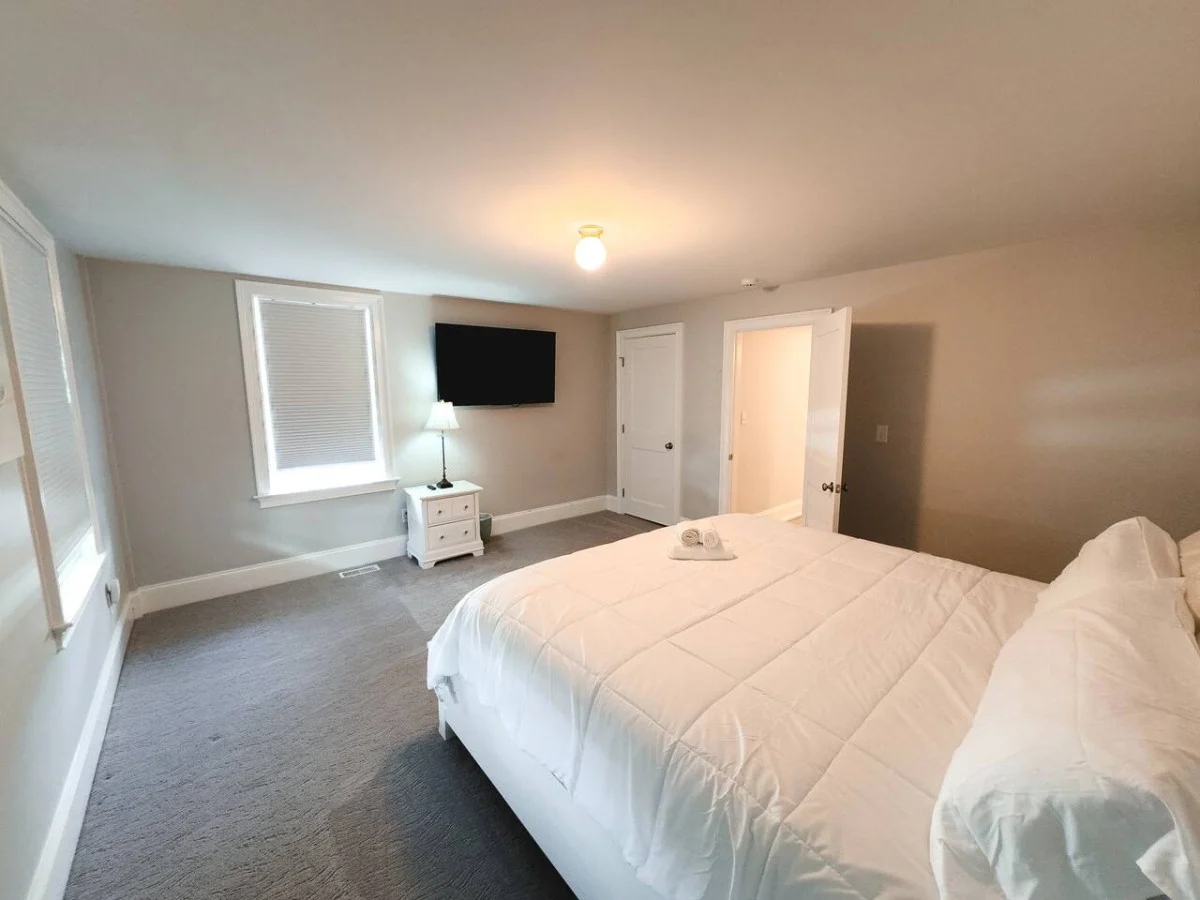 Bedroom 2 image 1