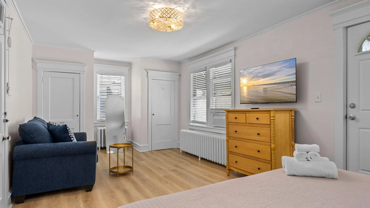 Bedroom image 1