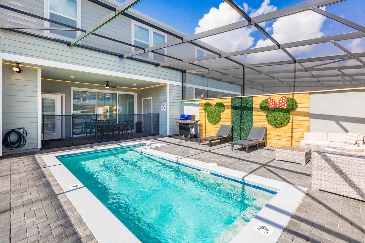 Close to the parks home & pool in resort property photo 2