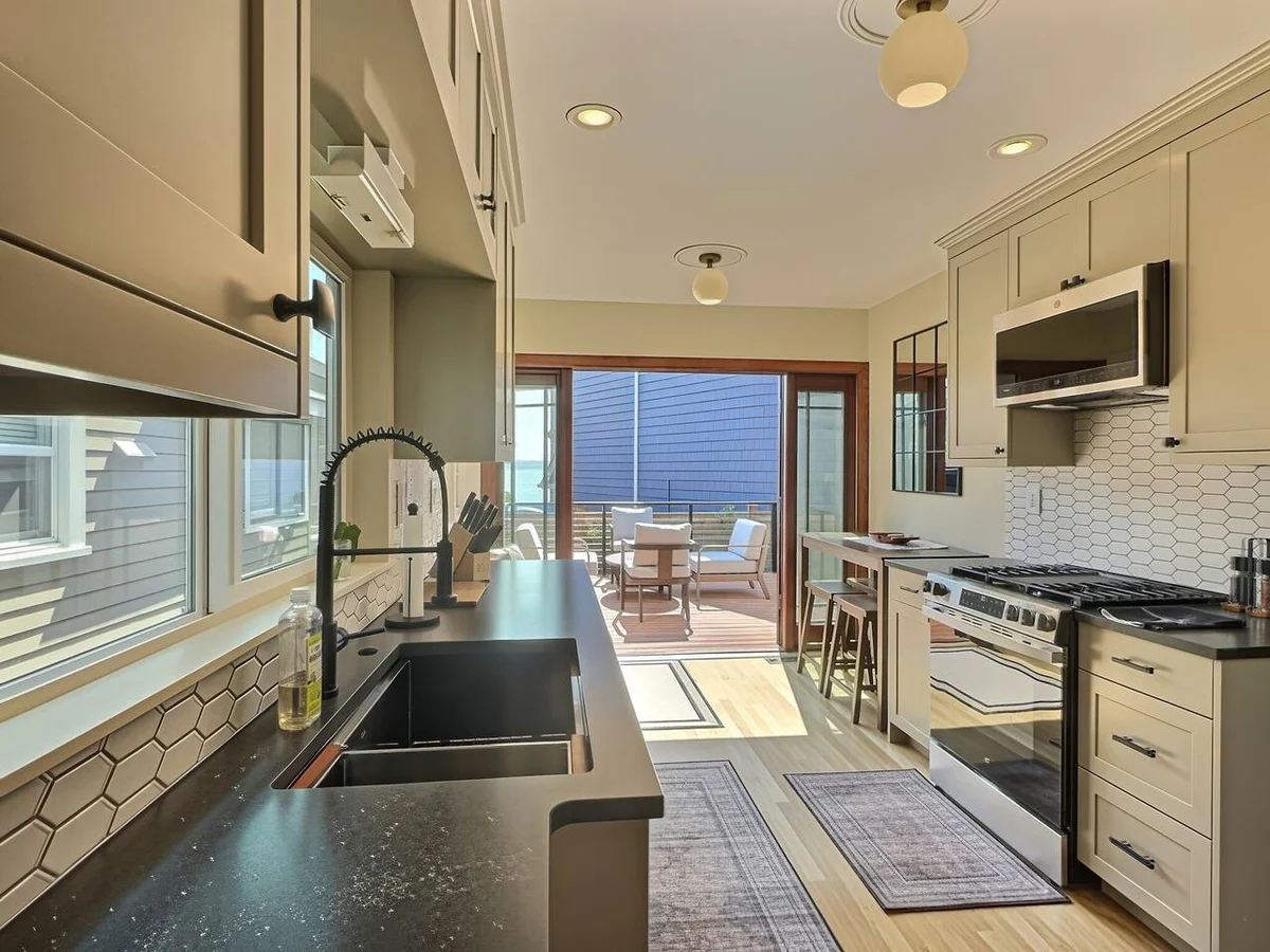 Home in Seattle property photo 3