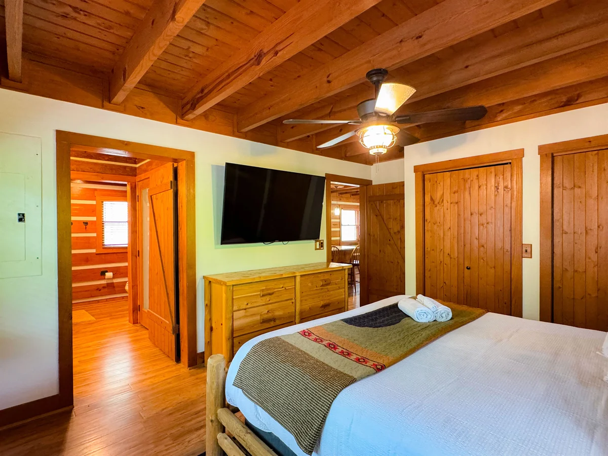 Bedroom 1 image 1