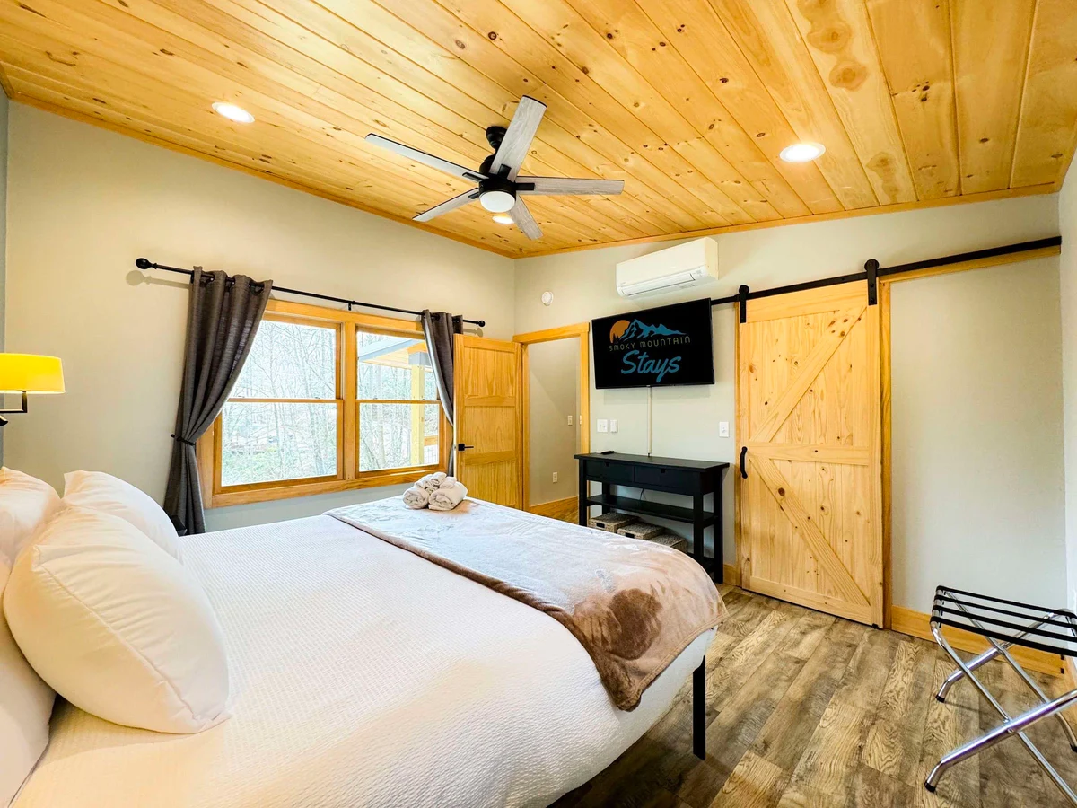 Bedroom 1 image 1