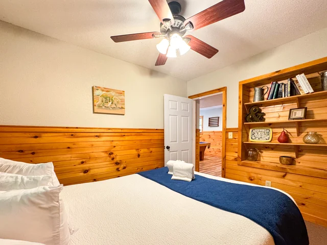 Bedroom 2 image 1