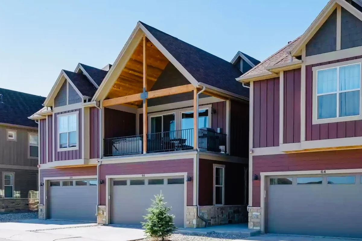 Townhome in Granby property photo 2