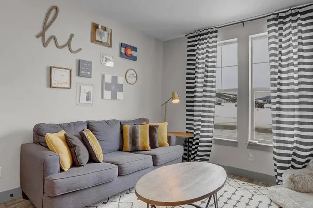 Living Room image 1