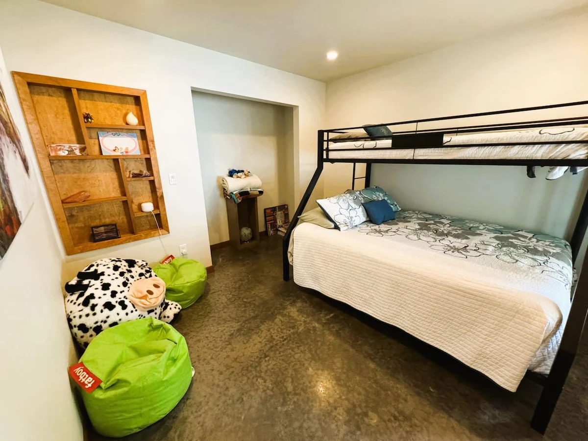 Bedroom 1 image 1