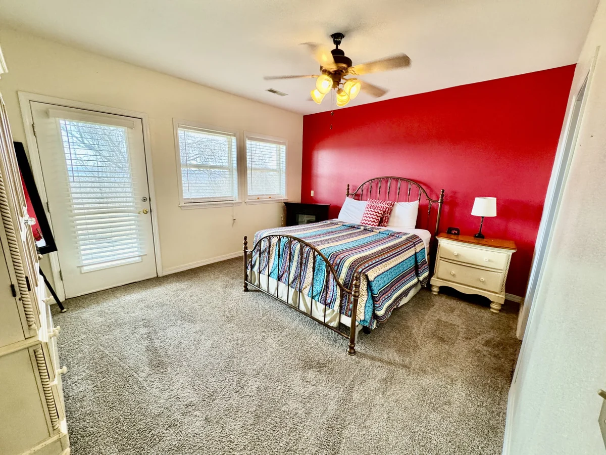Bedroom 6 image 1