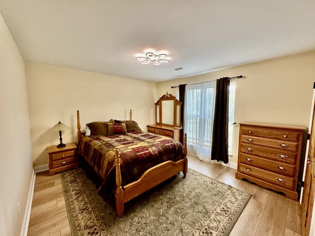 Bedroom 4 image 1