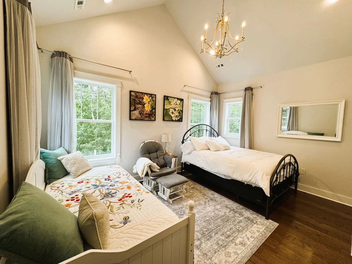 Bedroom 1 image 1
