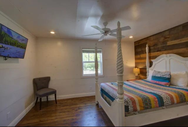 Bedroom 1 image 1